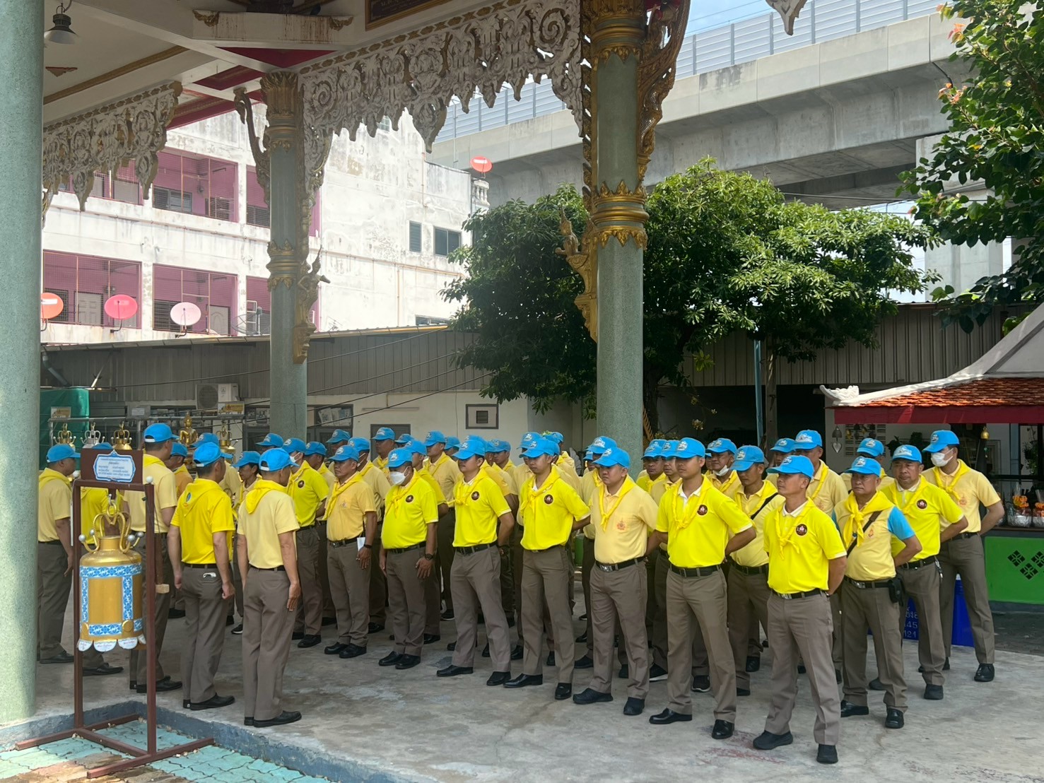 LINE ALBUM กิจกรรมจิตอาสา วัดหลักสี่ 250415 3