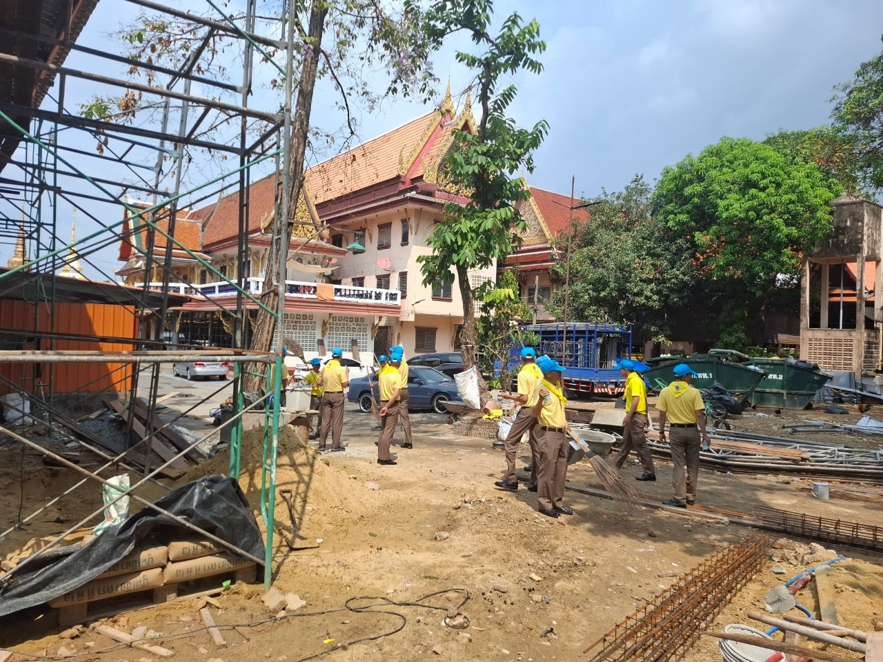 LINE ALBUM กิจกรรมจิตอาสา วัดหลักสี่ 250415 4