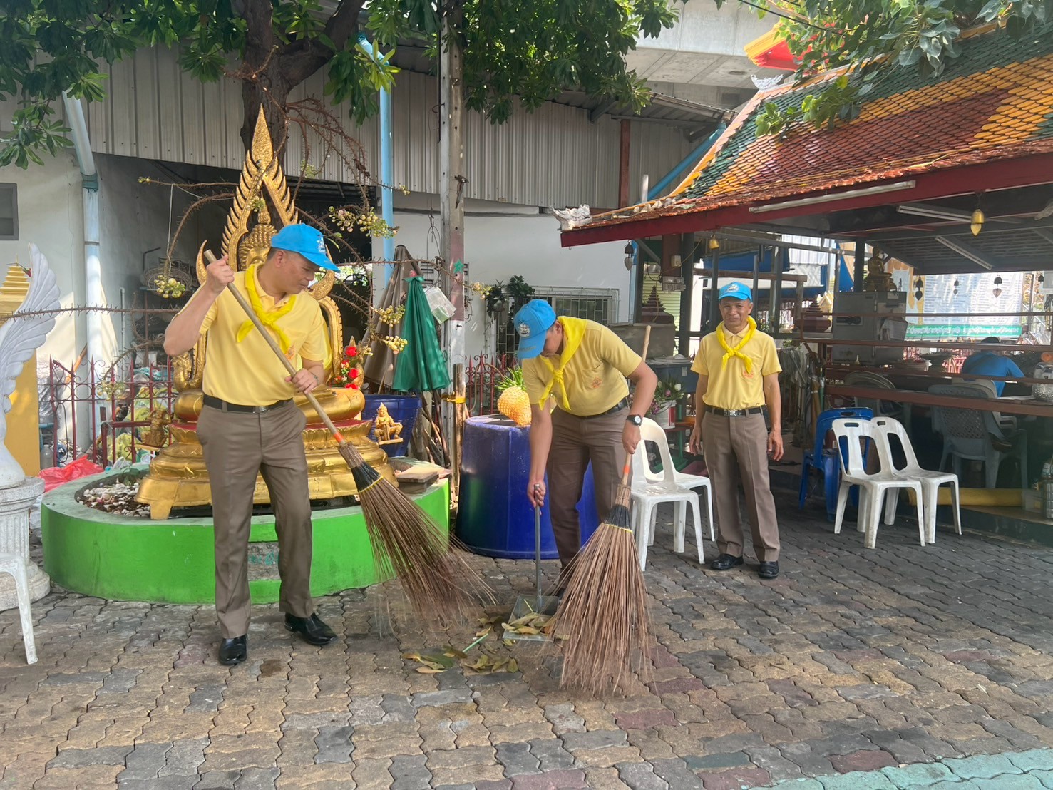 LINE ALBUM กิจกรรมจิตอาสา วัดหลักสี่ 250415 7